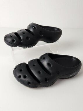 Keen Shoes Womens 9 Black Slip On Yogui Clog Foam Gorpcore Camping Lake